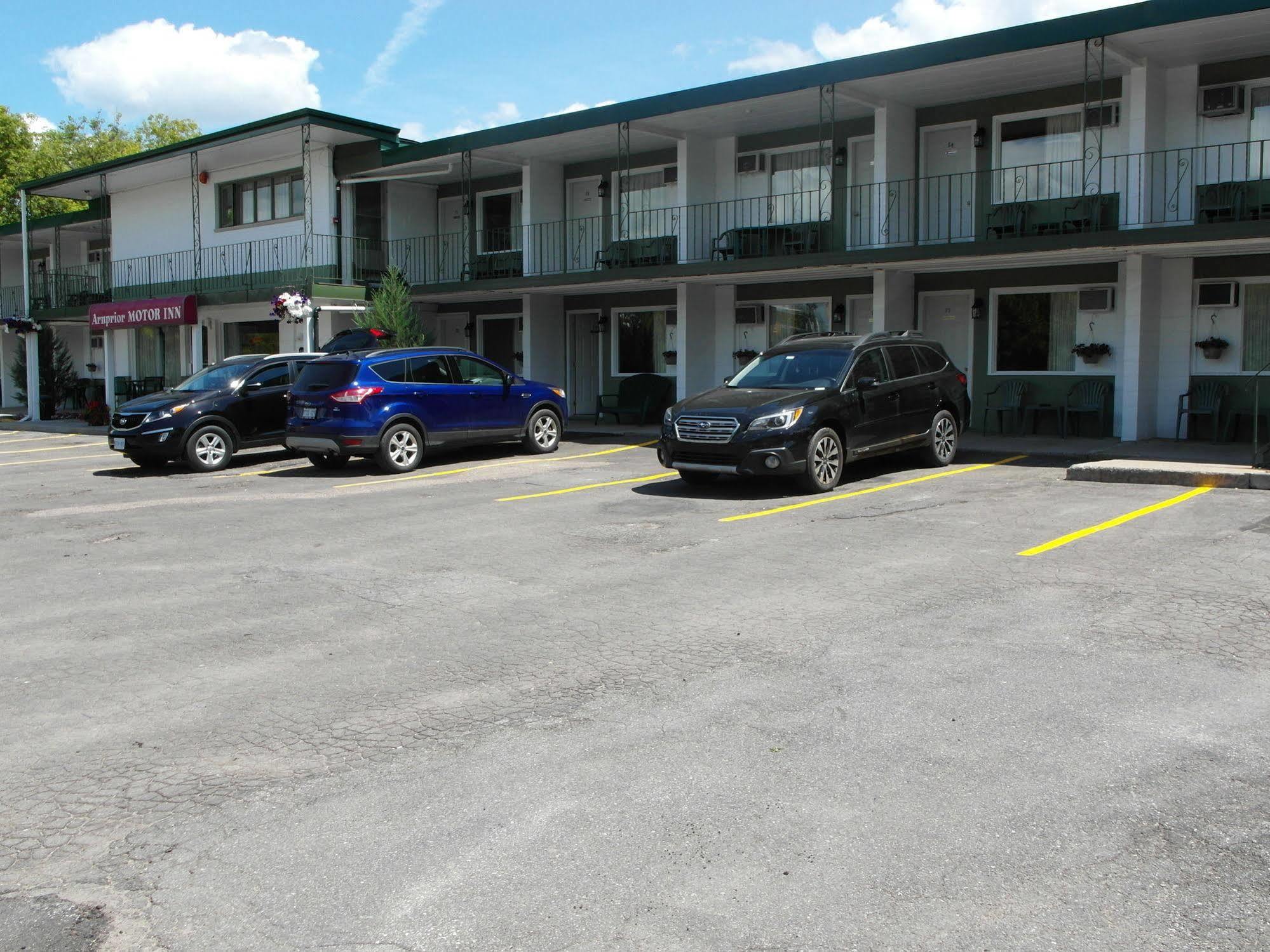 Arnprior Motor Inn Экстерьер фото